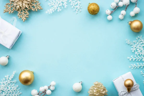 크리스마스 파란색으로 황금색 장식으로 장식된 — 스톡 사진