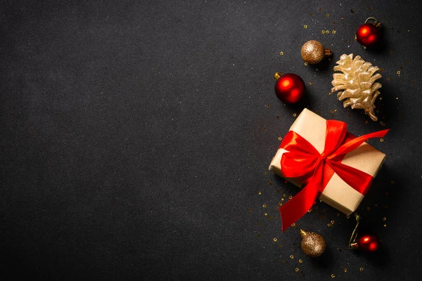 Kerst Platte Lay Achtergrond Presenteer Doos Vakantie Decoraties Zwart Bovenaanzicht — Stockfoto