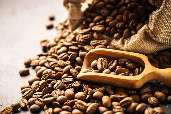 Roasted Coffee Beans Burlap Bag Close — Fotografia de Stock
