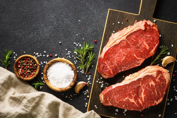 Beef Steak Raw Beef Meat Black Top View Copy Space — Stockfoto