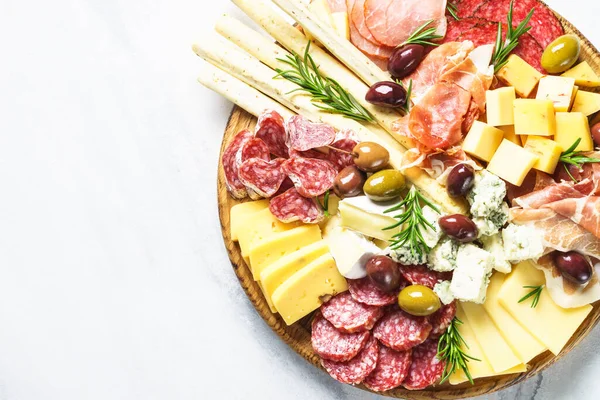 Italian Appetizers Cheese Meat Jamon Salami Olives Wooden Board Marble — Foto de Stock