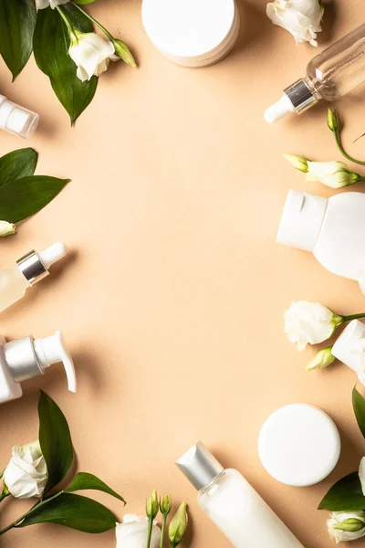 Natural Cosmetic Products Cream Serum Tonic Green Leaves Flowers Skin — Fotografie, imagine de stoc