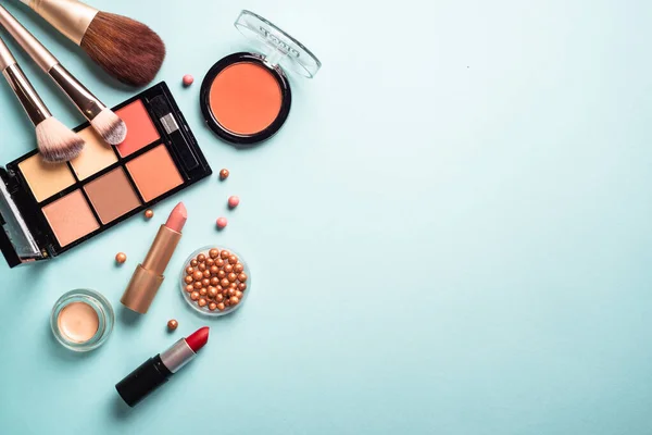 Make Professional Cosmetics Blue Background Powder Lipstick Shadow Brushes Flat — Stock fotografie