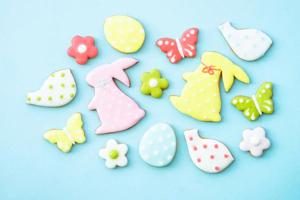 Easter Gingerbread Cookies Blue Colored Eggs Rabbit Flowers Others Flat — Stock Photo, Image