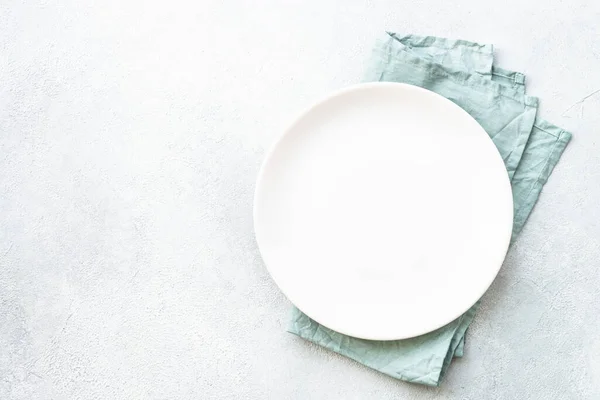 White Plate Stone Table Empty Plate Top View — Stock Photo, Image