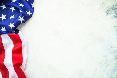 4 Temmuz, bağımsızlık günü konsepti. Beyaz üzerine Amerikan bayrağı. Tasarım için Kopyalama alanı olan resim.