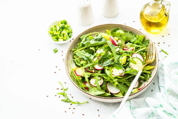 Spring Salad Spinach Arugula Radish Olive Oil Seeds — Stock Photo, Image