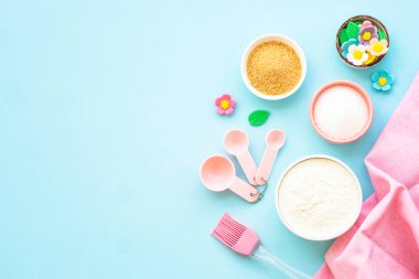 Yemek pişirme geçmişi. Mavide yemek pişirmek için gerekli malzemeler. Düz yatıyordu.