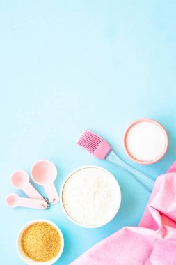 Yemek pişirme geçmişi. Mavide yemek pişirmek için gerekli malzemeler. Düz yatıyordu.