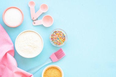 Yemek pişirme geçmişi. Mavide yemek pişirmek için gerekli malzemeler. Düz yatıyordu.