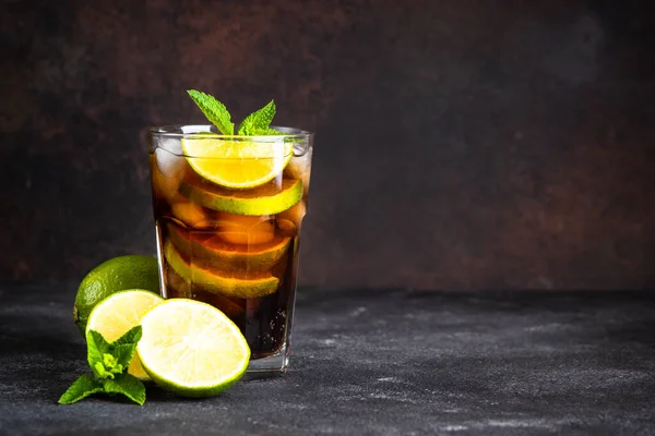 Cuba Libre Alcoholic Cocktail Iced Drink Dark Background — Stock Photo, Image
