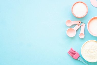 Yemek pişirme geçmişi. Mavide yemek pişirmek için gerekli malzemeler. Düz yatıyordu.