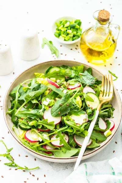 Green Salad Spinach Arugula Radish Olive Oil Seeds — Stock Photo, Image