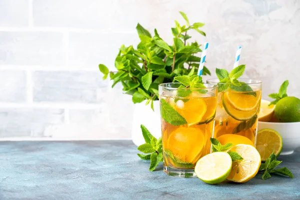 Helado Bebida Verano Con Limón Lima Menta Hielo Limonada Fría —  Fotos de Stock