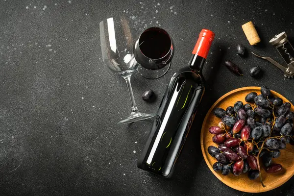Red Wine Black Background Glass Wine Bottle Crape Corkscrew Top — Stock Photo, Image