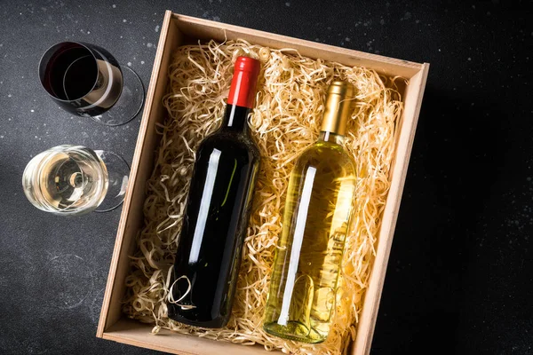 Red White Wine Wooden Box Black Background Top View Copy — Stock Photo, Image