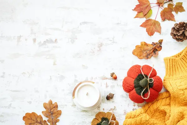 Teplý Svetr Podzimní Listy Svíčky Dekorace Plochý Obrázek Kopírovacím Prostorem — Stock fotografie