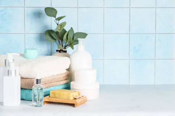 Productos Cosméticos Toallas Limpias Baño Tratamiento Spa Productos Belleza — Foto de Stock