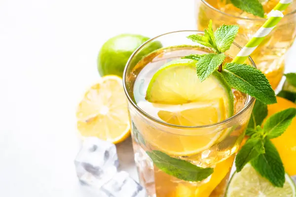 Iced Tea Black Tea Lemon Lime Mint Ice Cold Lemonade — Stock Photo, Image