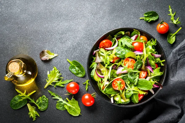 健康的な食べ物 ビーガンボール 新鮮な葉と野菜のグリーンサラダ コピースペースとフラットレイ — ストック写真