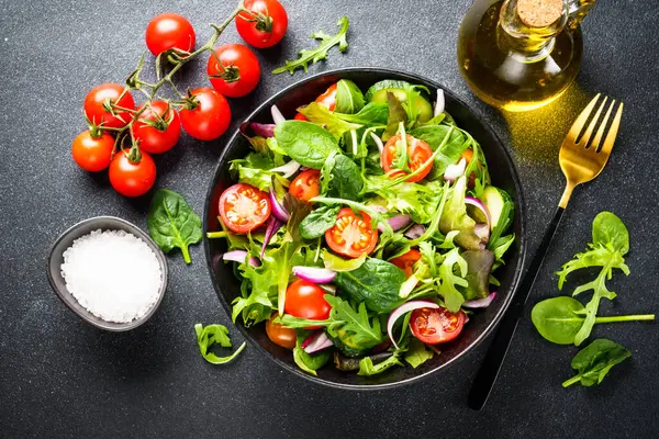 Gesunde Ernährung Grüner Salat Mit Frischen Blättern Und Gemüse Nahaufnahme Stockfoto