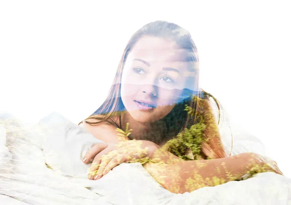 침대에 기지개 여자의 초상화 이미지 로열티 프리 스톡 이미지