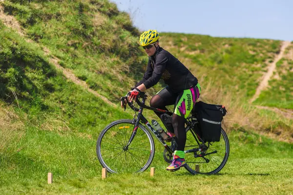 Dnepr, Ukrayna - 21 Nisan 2018: Bisiklet eğitimi sırasında bisiklet yarışması