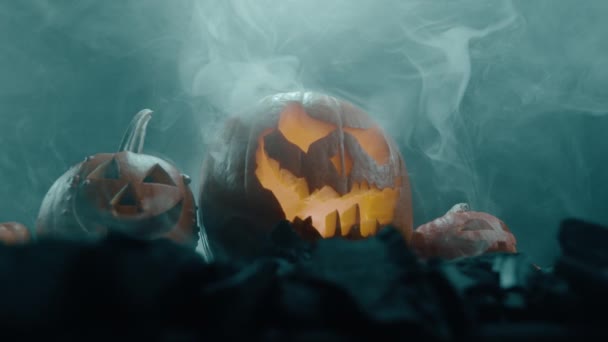 Citrouille Halloween Sur Feu Qui Brille Intérieur Dans Noir Citrouille — Video