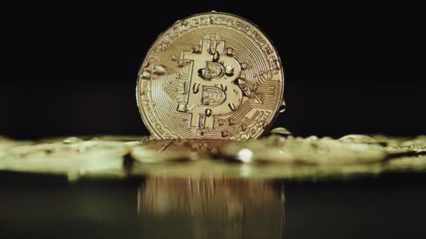 Waluta Kryptograficzna Bitcoin Extreme Close Stock Footage Złote Monety Btc — Wideo stockowe