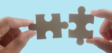 Yapbozu bağlıyorum. İş çözümleri başarı ve strateji kavramı