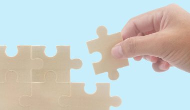 Yapbozu bağlıyorum. İş çözümleri başarı ve strateji kavramı