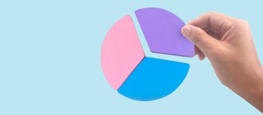 Finansal gösterge ve muhasebe piyasa analizi grafiklerinin el ele dokunması