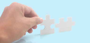 Yapbozu bağlıyorum. İş çözümleri başarı ve strateji kavramı