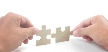 Yapbozu bağlıyorum. İş çözümleri başarı ve strateji kavramı