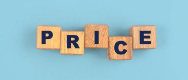 En değerli oyuncu kelimesinden gelen harfle tahta küp. Ayakta duran tahta küpler