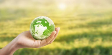 Dünya, insan elinde, gezegenimizi parıl parıl tutuyor. Dünya resmi Nasa tarafından sağlandı