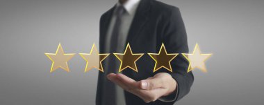 İnsan eliyle beş yıldız yükseldi, reytingler arttı.