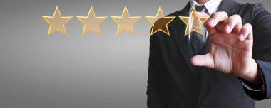 İnsan eliyle beş yıldız yükseldi, reytingler arttı.