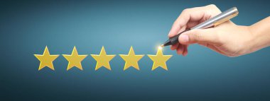 İnsan eliyle beş yıldız yükseldi, reytingler arttı.