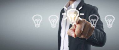 Dokunmatik ekran arayüzü sosyal ağ yapısına elle bas