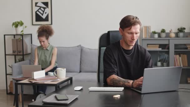 Medium Shot Young Caucasian Couple Coworkers Using Laptops While Working — 图库视频影像