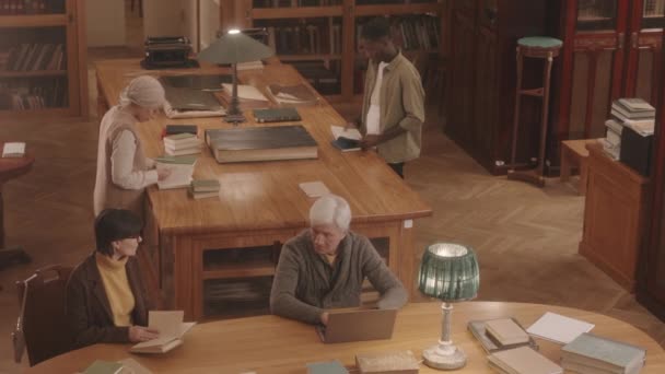 Slowmo Diverse Young Adult People Spending Time Reading Room Library — Video Stock