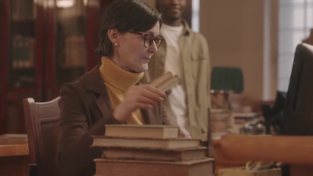 Waist Slowmo Mature Female Librarian Eyeglasses Taking Books Returned People — Wideo stockowe