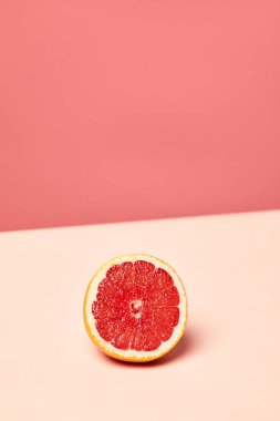 Greyfurtun pembe tonlu arkaplandaki en küçük arkaplan resmi, kopyalama alanı