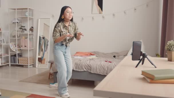 Slowmo Słodkie Azji Nastolatek Dziewczyna Modne Ubrania Nagrywania Wideo Samouczek — Wideo stockowe