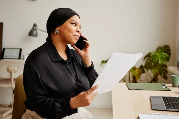 Portrait Elegant Black Businesswoman Calling Smartphone Workplace Minimal Office Interior — Stock Photo, Image