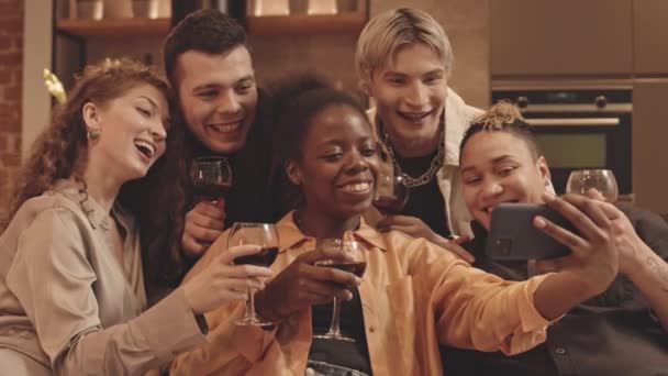 Medium Slowmo Five Young Diverse Lgbtq Friends Glasses Red Wine — Stock Video