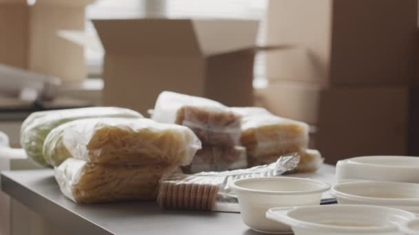 Tidak Ada Orang Yang Menutup Paket Sereal Dan Makanan Lain — Stok Video