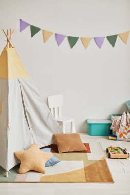 Oyun çadırı ve rengarenk dekorlu şirin çocukların arka plan görüntüsü