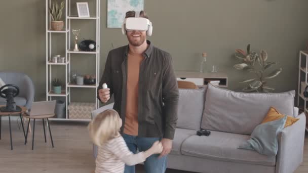 Slowmo Modern Caucasian Man Headset Looking Room Experiencing Virtual Reality — Stock Video